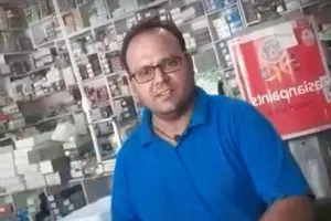कोविड-19 के चलते ग्राहकों से ले रहे हैं दुगने रेट दुकानदार