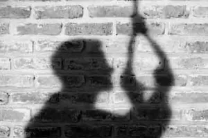 Suicide : युवक ने घर में फंदा लगाकर आत्महत्या की