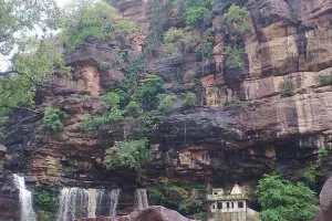 कोटा की गेपरनाथ घाटी में फंसे पांच युवकों को बचाया