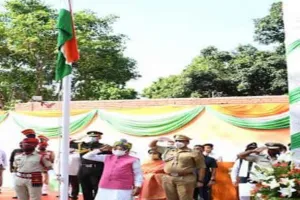 हरियाणा के राज्यपाल ने किया राजभवन में ध्वजारोहण, परेड की सलामी ली
