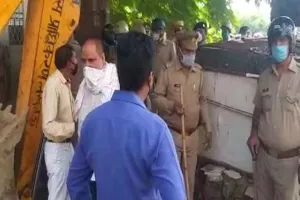 मुख्तार के अवैध कब्जे पर चला एलडीए का बुलडोजर