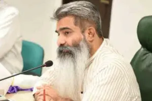 एक स्कूल से राशन बैग मिलने के मामले की जांच के आदेश