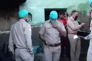 आगरा में एक ही परिवार के तीन लोगों की हत्या