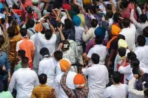 कृषि कानूनों के विरोध में किया विधायक आवास का घेराव