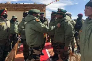 सैन्य तैयारियों का जायजा लेने के लिए जनरल नरवणे लद्दाख में