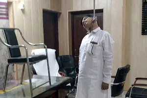 नगर पालिका चेयरपर्सन के ससुर ने उन्हीं के कार्यालय में की खुदकशी