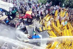 किसान आंदोलन: हरियाणा पंजाब सामने-सामने  खट्टर ने फिर दोहराई राजनीति छोड़ने की बात