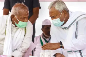 बिहार : विधायकों संग नीतीश से मिले माझी