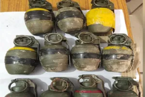 बॉर्डर के समीप पाक ड्रोन से लाये गये 11 हथगोले बरामद