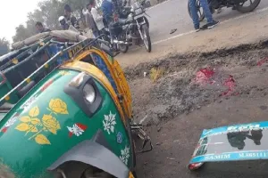 ऑटो हुआ दुर्घटनाग्रस्त, महिला औरबच्चों को पुलिस ने सकुशल बचाया