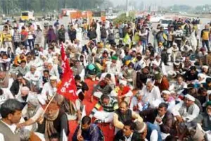 कृषि कानून का विरोध करने वाले कांग्रेसी कार्यालय में हुये नजरबंद