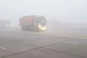 सरसा में दूसरे दिन भी छाया कोहरा, रेंगते दिखे वाहन