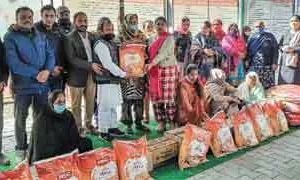 नामचर्चा में जरूरतमन्दों को बांटा राशन व कंबल
