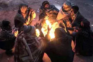 घने कोहरे और सर्द हवाओं ने छुड़ाई कंपकंपी