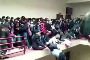 बोलीविया में रेलिंग गिरने से पांच लोगों की मौत