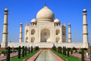 ताजमहल में बम की सूचना से मचा हड़कंप