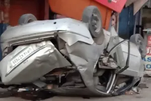कार पलटने से चार दोस्तों की दर्दनाक मौत, एक गंभीर