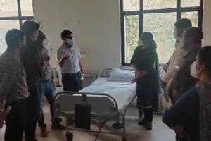 उपायुक्त धर्मेन्द्र सिंह, भाजपा जिला अध्यक्ष ने कोविड केयर सेंटर का किया अवलोकन
