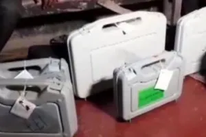 विधानसभा चुनाव : तृणमूल कांग्रेस नेता के घर मिली ईवीएम, मचा हड़कंप