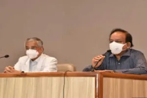 स्वास्थ्य मंत्री हर्षवर्धन ने कोविड की समीक्षा बैठक की, कोरोना योद्धाओं के योगदान की प्रशंसा