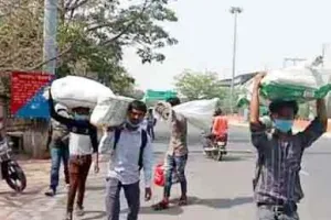 नाइट कर्फ्यू के साथ प्रवासियों का पलायन शुरू