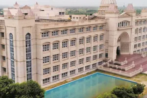 मोदी विश्वविद्यालय के खिलाफ महामारी एक्ट के तहत केस दर्ज