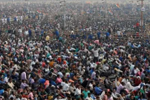 जनता पर भारी पड़ रही नेताओं की लापरवाही