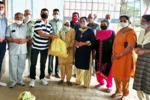 नामचर्चा के दौरान 25 परिवारों को बांटा राशन