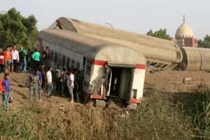 मिस्र में ट्रेन के पटरी से उतरी, 11 मरे, 98 घायल