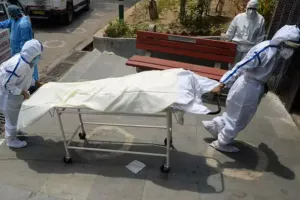 देश में कोरोना से 3128 और मौतें, 1,52,734 नए मामले दर्ज