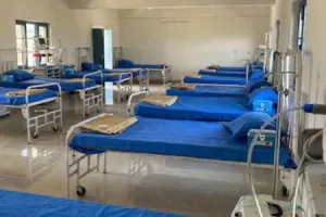 कोरोना की बढ़ती मार के बीच सरकार अस्थाई अस्पतालों के निर्माण में जुटी