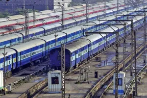 रेलवे ने 8 शताब्दी, 2-2 राजधानी, दूरंतो ट्रेनें रोकी