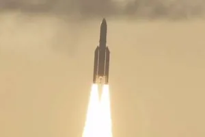 शनिवार को धरती पर तबाही न ला दे चीन का ये रॉकेट!