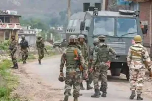 श्रीनगर में सुरक्षा बलों और आतंकवादियों के बीच मुठभेड़