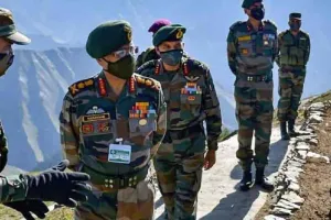 सेना प्रमुख ने नियंत्रण रेखा पर सुरक्षा स्थिति की समीक्षा की