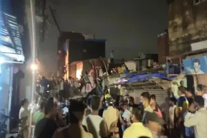 मुंबई: भारी बारिश के बाद गिरी 4 मंजिला इमारत, 11 की दर्दनाक मौत, 17 घायल