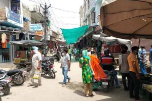 लंबे समय बाद बाजार अनलॉक, लौटी रौनक
