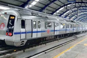 राहत: 50 प्रतिशत यात्रियों के साथ मेट्रो सेवाएं फिर से शुरू, खुलीं दुकानें