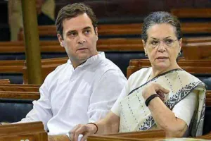 बीस सैनिकों की शहादत पर अभी नहीं मिले कई सवालों के जवाब : सोनिया-राहुल