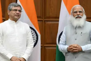 कभी थे वाजपेयी के निजी सचिव, आज पीएम मोदी के रेल मंत्री