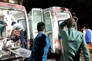 दु:खद: बाराबंकी सड़क हादसे में ट्रैक्टर-ट्रॉली सवार 4 श्रद्धालुओं की मृत्यु, 30 घायल