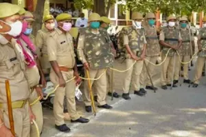 एसपी को थप्पड़ मारने वाला भाजपा नेता पुलिस की गिरफ्त से दूर