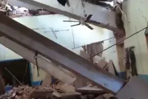 जेल की दीवार गिरने से 22 कैदी घायल