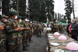 राष्ट्रपति को सेना के शीर्ष अधिकारियों ने बताई एलओसी पर सुरक्षा स्थिति