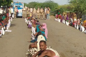 भूखे पेट सोने को मजबूर परिवारों की मदद को आगे आया डेरा सच्चा सौदा