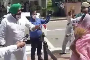हरसिमरत कौर और कांग्रेस सांसद रवनीत सिंह बिट्टू आपस में भिड़े