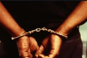 नशे में मुम्बई पुलिस से कहा- अमिताभ बच्चन के बंगले में है बम, 2 लोग गिरफ्तार