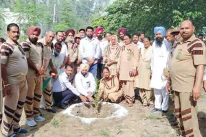 अवतार दिवस पर पूज्य गुरु जी को दिया हरियाली का तोहफा