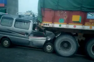 ट्रॉले में घुसी ईको वैन; रीट परीक्षा देने जा रहे 6 युवकों की मौत