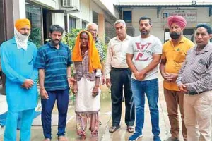सेवादारों ने मंदबुद्धि महिला को परिवार से मिलवाया
